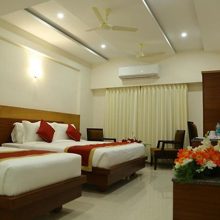 Hotel U.T.Elegance Bangalore Buitenkant foto