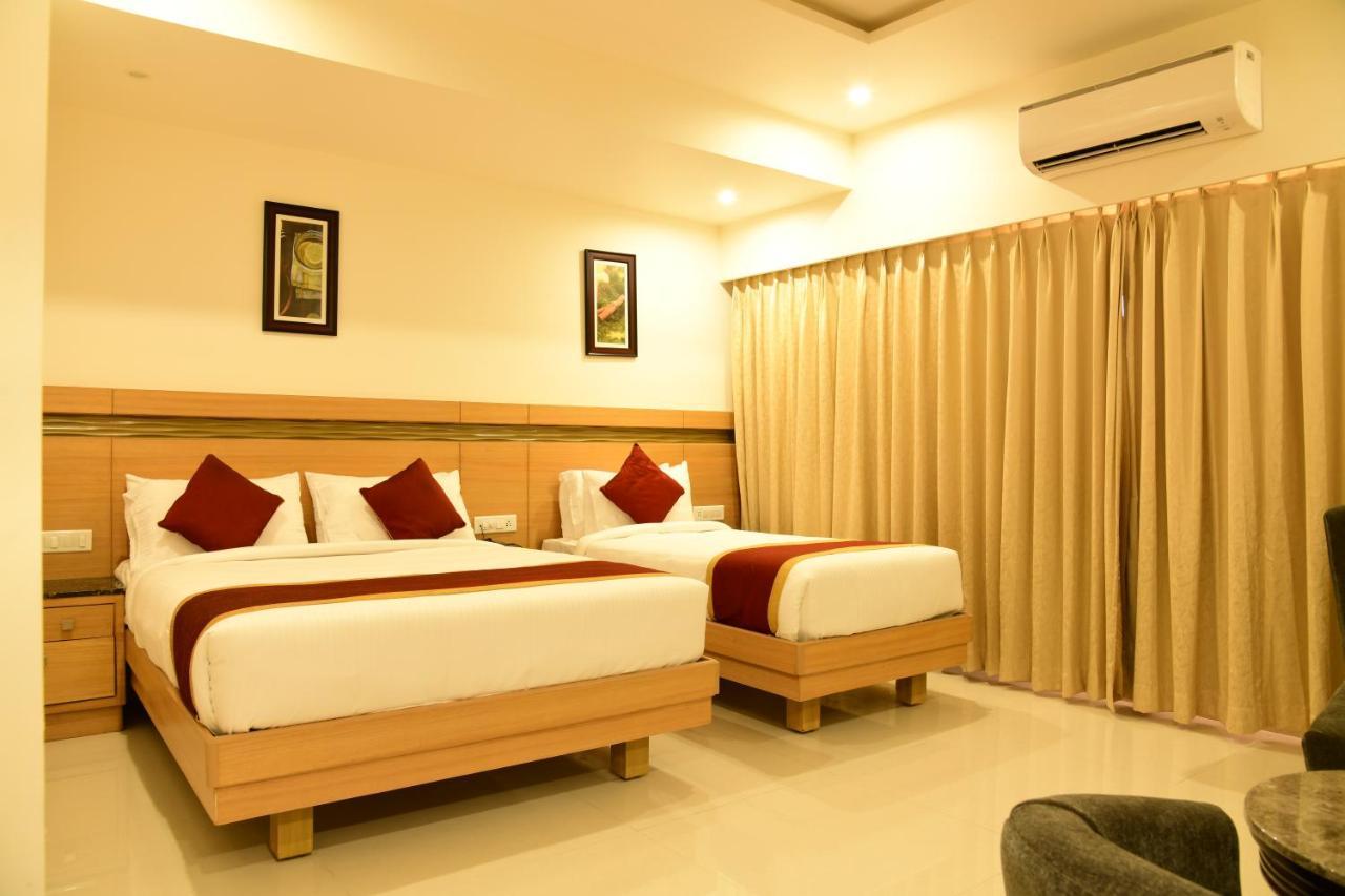 Hotel U.T.Elegance Bangalore Buitenkant foto