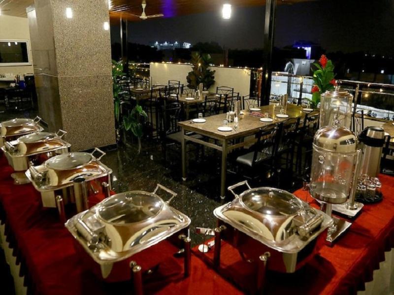 Hotel U.T.Elegance Bangalore Buitenkant foto