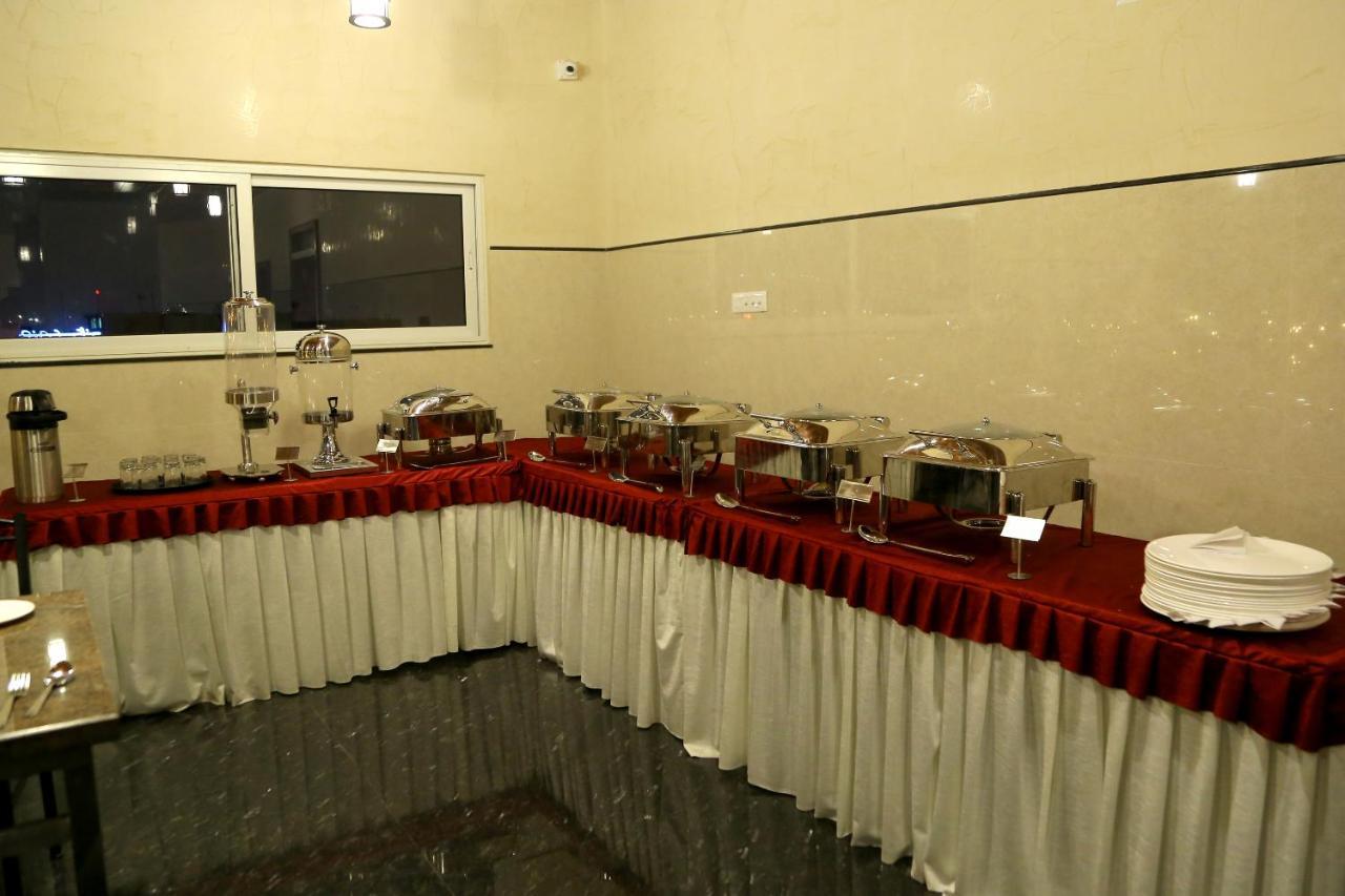 Hotel U.T.Elegance Bangalore Buitenkant foto