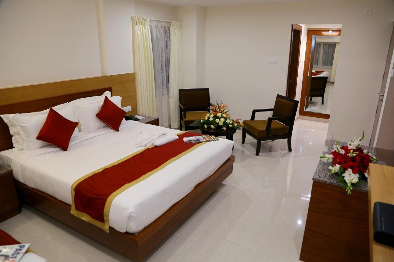 Hotel U.T.Elegance Bangalore Buitenkant foto