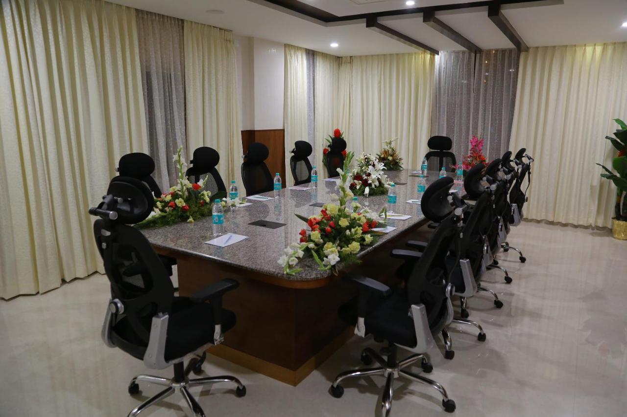 Hotel U.T.Elegance Bangalore Buitenkant foto
