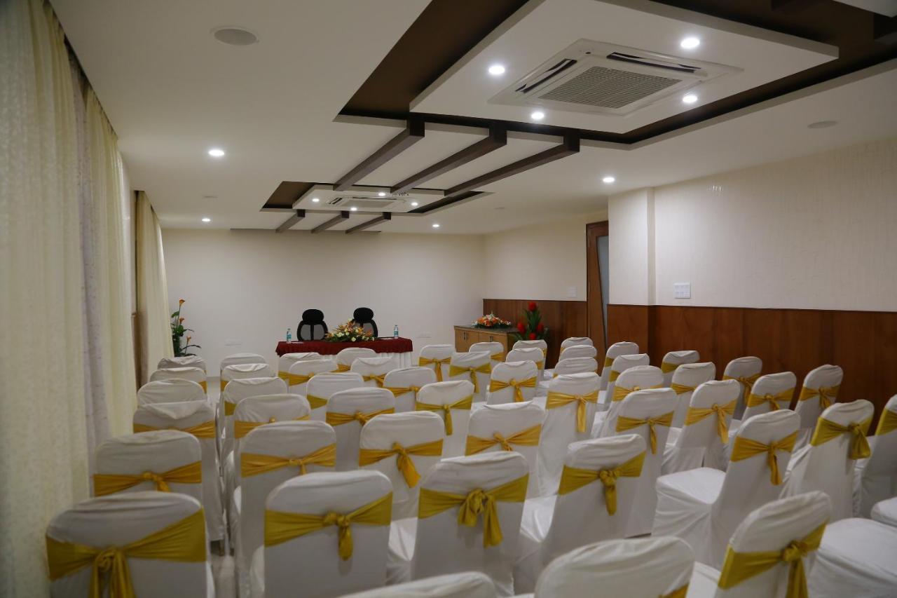 Hotel U.T.Elegance Bangalore Buitenkant foto