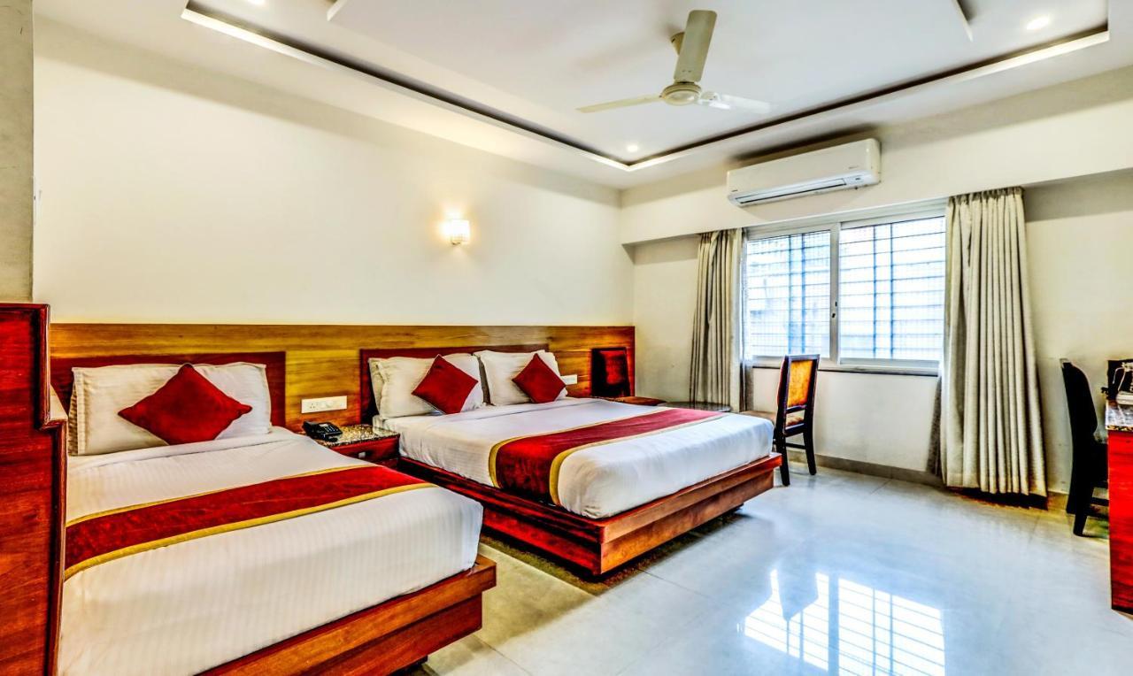 Hotel U.T.Elegance Bangalore Buitenkant foto