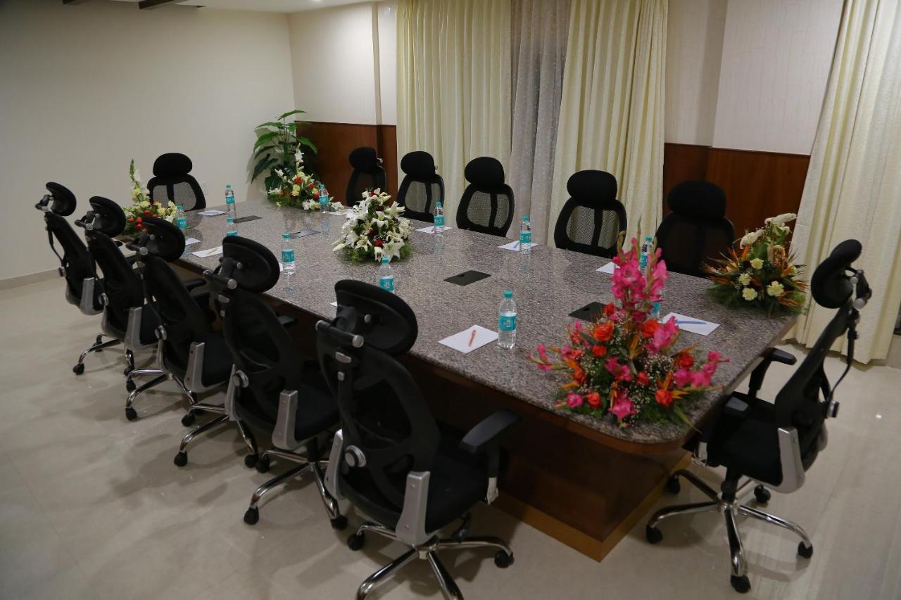 Hotel U.T.Elegance Bangalore Buitenkant foto