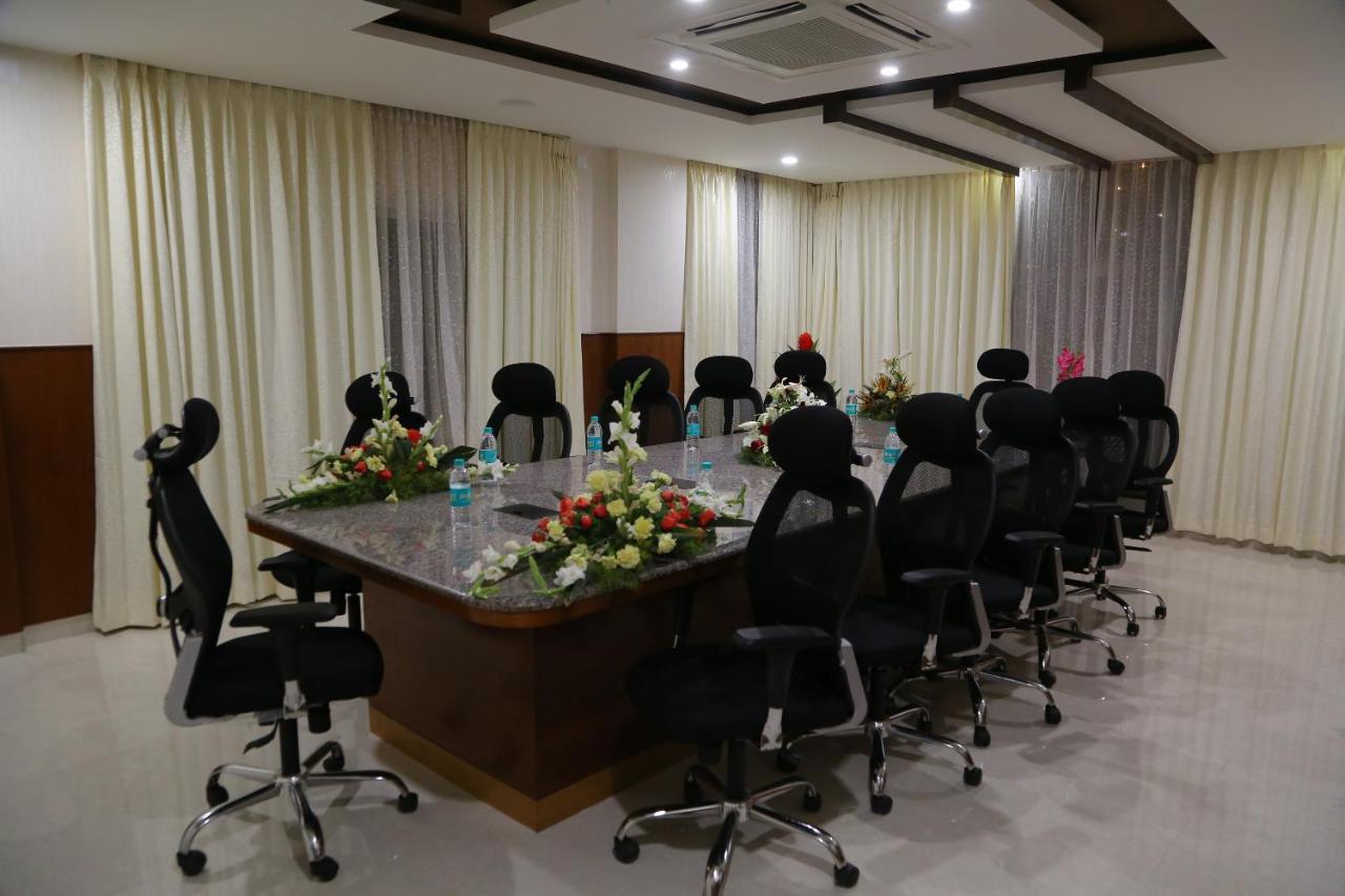 Hotel U.T.Elegance Bangalore Buitenkant foto