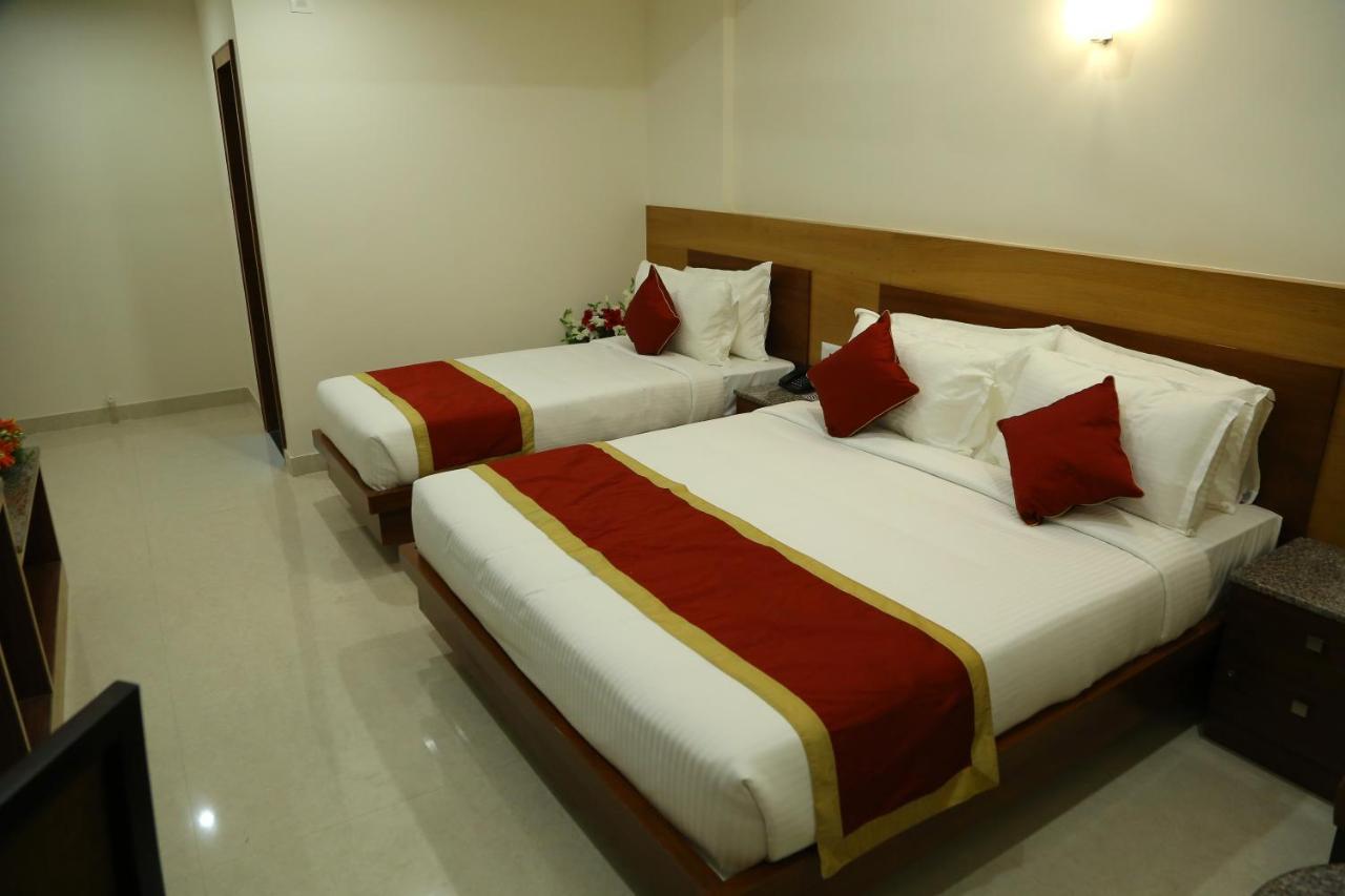 Hotel U.T.Elegance Bangalore Buitenkant foto