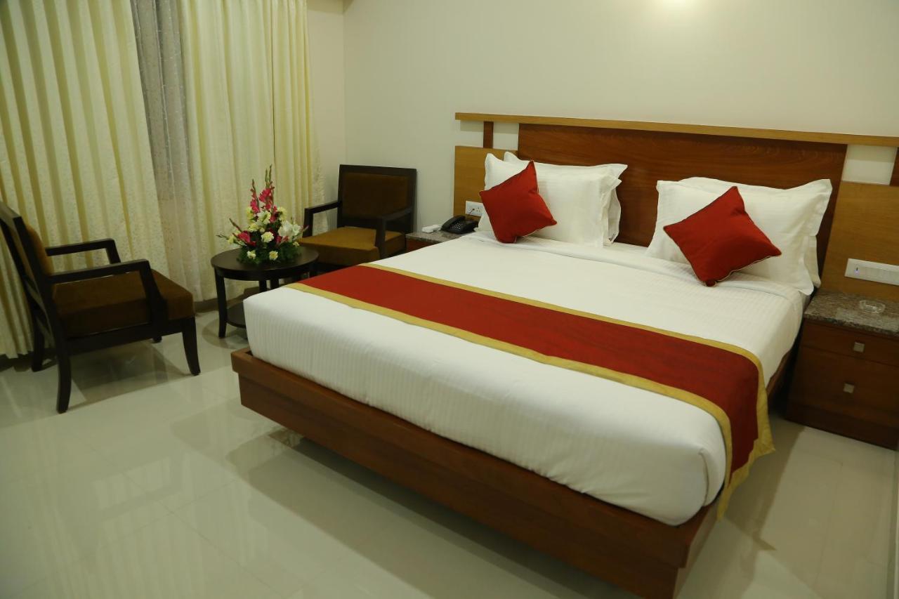 Hotel U.T.Elegance Bangalore Buitenkant foto