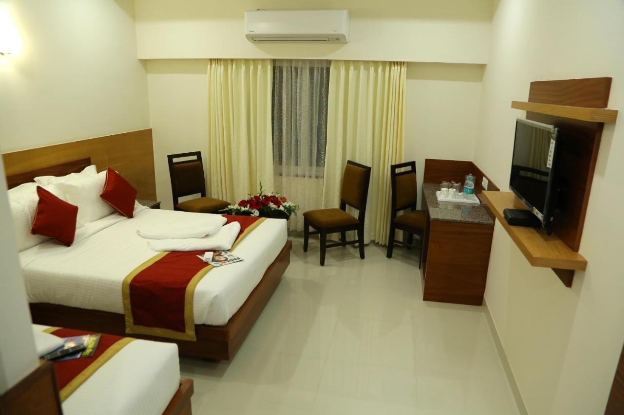 Hotel U.T.Elegance Bangalore Buitenkant foto