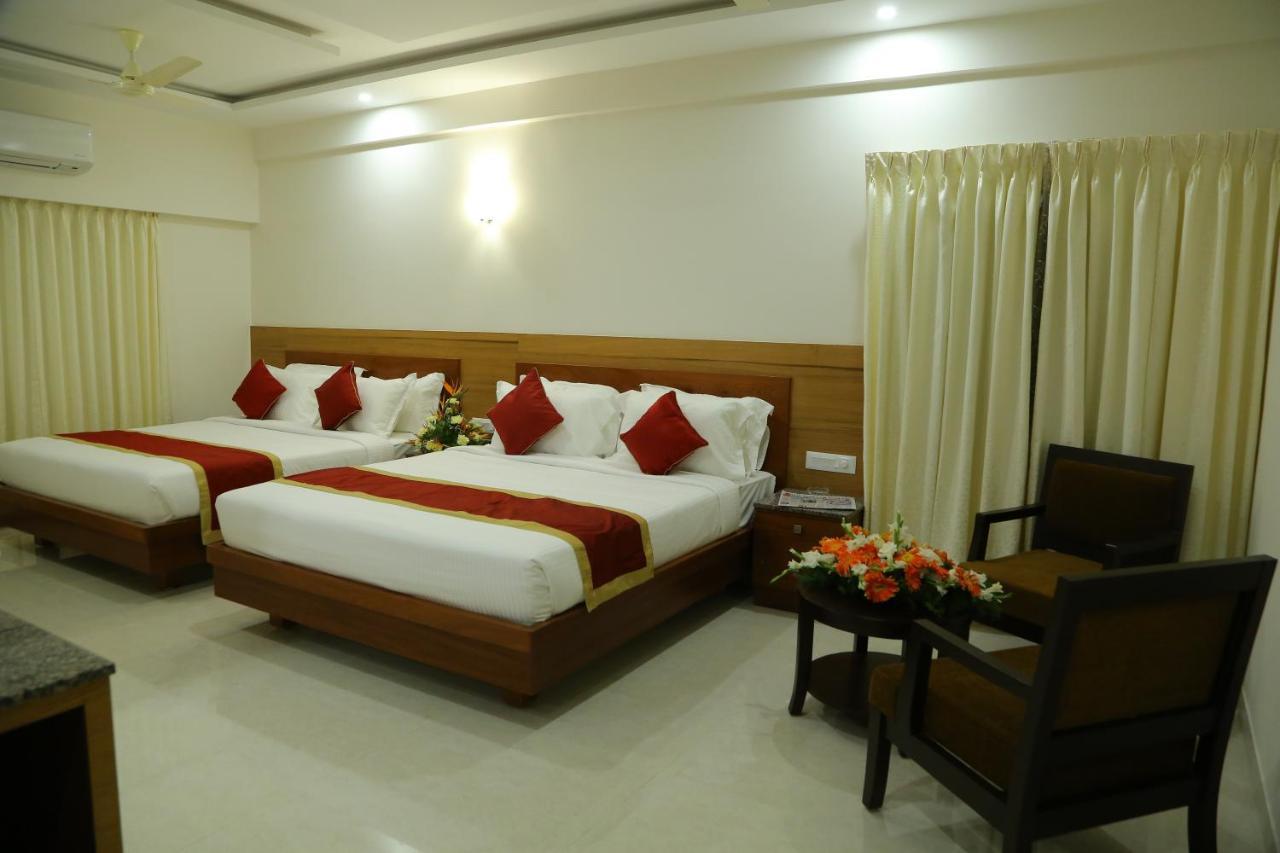 Hotel U.T.Elegance Bangalore Buitenkant foto