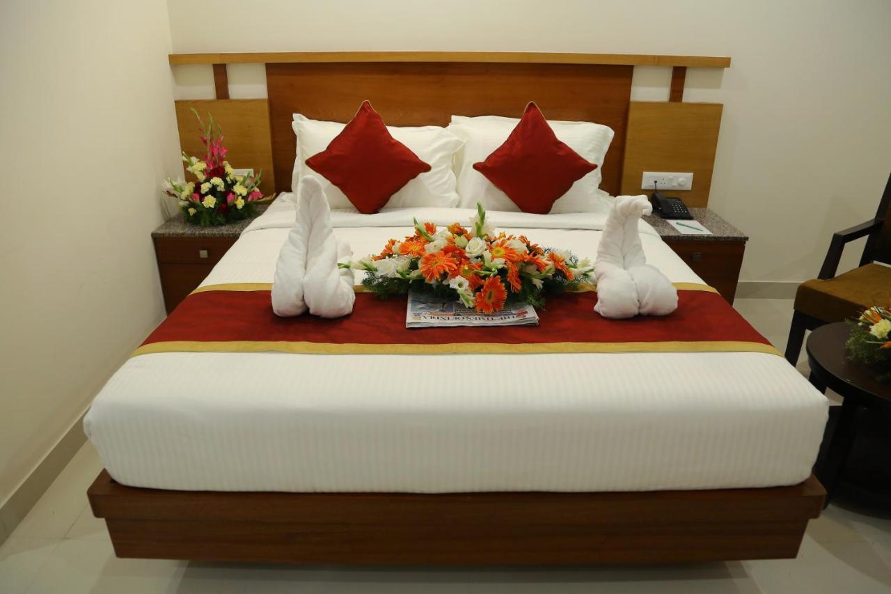 Hotel U.T.Elegance Bangalore Buitenkant foto