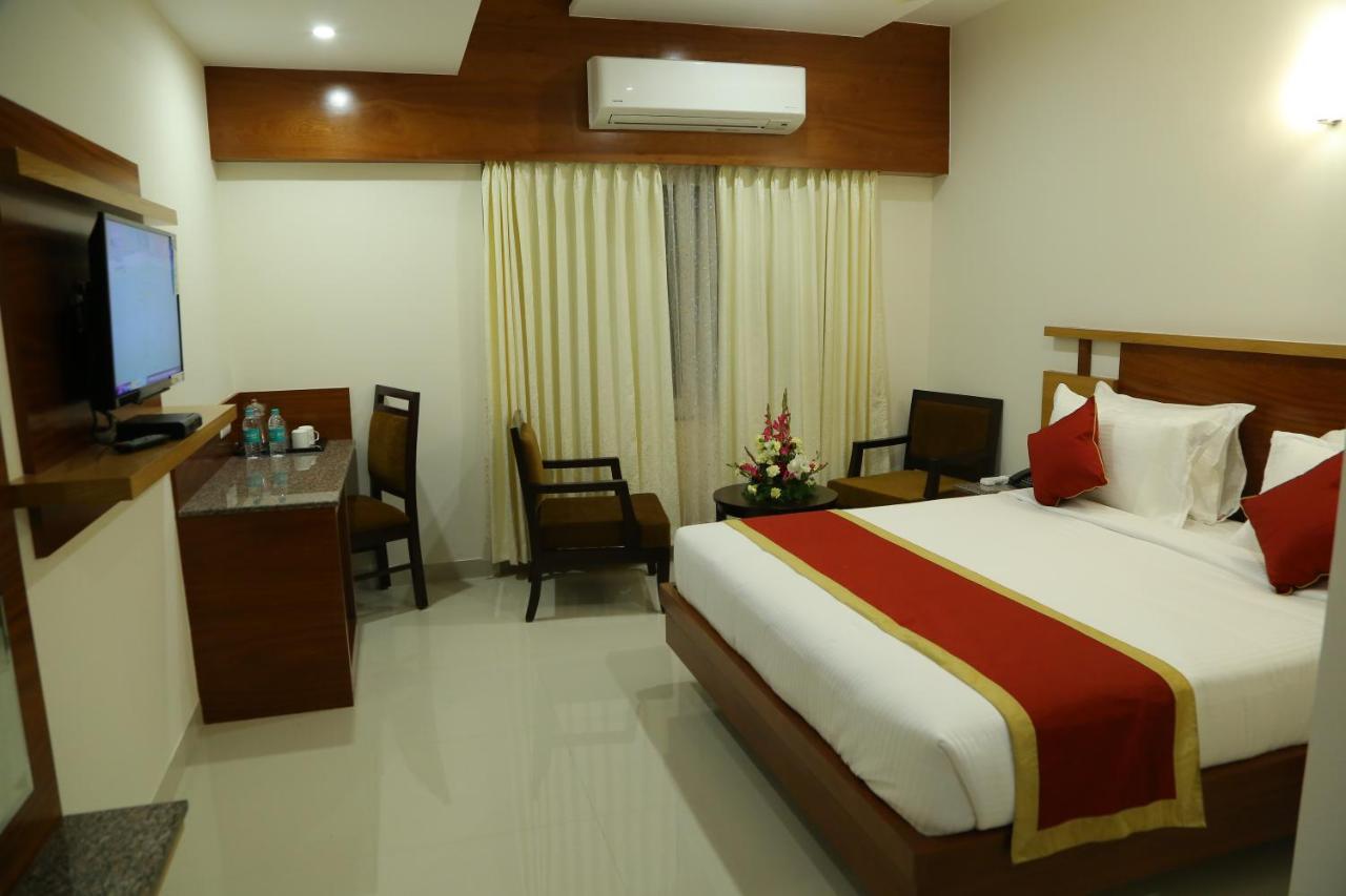 Hotel U.T.Elegance Bangalore Buitenkant foto